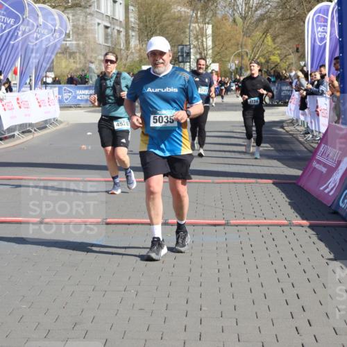 12.04.2026 - 45. Internationalen Wilhelmsburger Insellauf Strokosch-Dieckow http://msf.ph/oto/9468327 12.04.2026 11:19:53 Ziel 5035, 4520, 3124, 3123 meine-sportfotos.de