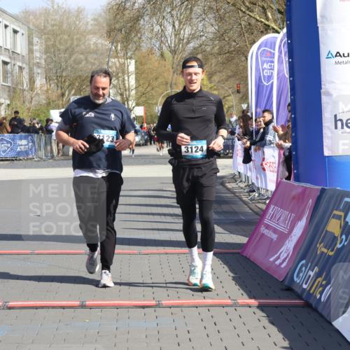 12.04.2026 - 45. Internationalen Wilhelmsburger Insellauf Strokosch-Dieckow http://msf.ph/oto/9468353 12.04.2026 11:19:56 Ziel 4520, 3124, 3123 meine-sportfotos.de