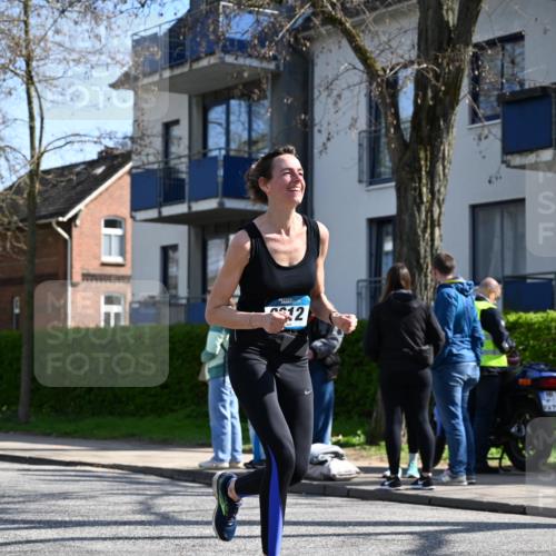 12.04.2026 - 45. Internationalen Wilhelmsburger Insellauf J. Mangold http://msf.ph/oto/9468369 12.04.2026 11:09:31 Ziel 2612, 3382, 4081, 3383, 2238, 2321, 5367, 3688, 4080, 3335, 4080, 3335, 3833, 4251, 3077, 5651, 5851 meine-sportfotos.de