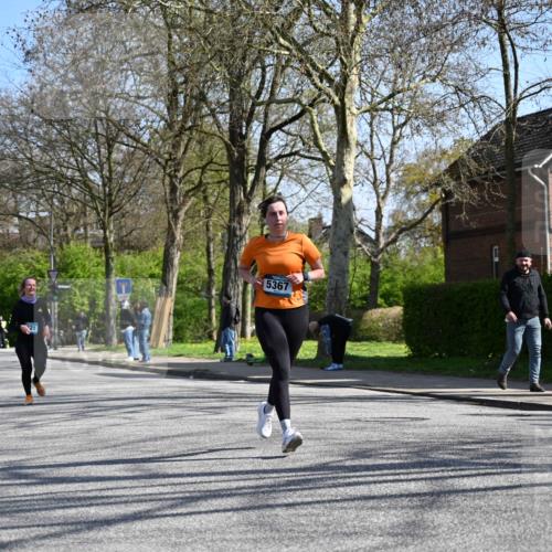 12.04.2026 - 45. Internationalen Wilhelmsburger Insellauf J. Mangold http://msf.ph/oto/9468383 12.04.2026 11:09:37 Ziel 2612, 3382, 4081, 3383, 2238, 2321, 5367, 3688, 4080, 3335, 3833, 4251, 3077, 5651, 5851, 2336 meine-sportfotos.de