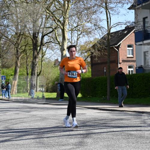 12.04.2026 - 45. Internationalen Wilhelmsburger Insellauf J. Mangold http://msf.ph/oto/9468395 12.04.2026 11:09:38 Ziel 2612, 3382, 4081, 3383, 2238, 2321, 5367, 3688, 3688, 4080, 3335, 3833, 4251, 3077, 5651, 5851, 2336, 2528 meine-sportfotos.de