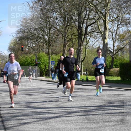 12.04.2026 - 45. Internationalen Wilhelmsburger Insellauf J. Mangold http://msf.ph/oto/9468459 12.04.2026 11:09:59 Ziel 3688, 4080, 3335, 3833, 4251, 3077, 5651, 5851, 2336, 2336, 2528, 3239, 2859, 2811, 2346, 3884, 3847, 3832, 2199, 3715, 2585, 4334 meine-sportfotos.de