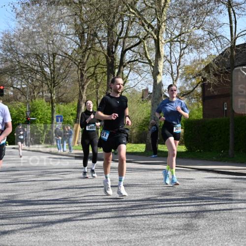 12.04.2026 - 45. Internationalen Wilhelmsburger Insellauf J. Mangold http://msf.ph/oto/9468467 12.04.2026 11:10:00 Ziel 3688, 4080, 3335, 3833, 4251, 3077, 5651, 5851, 2336, 2528, 3239, 2859, 2811, 2346, 3884, 3847, 3832, 2199, 3715, 2585, 4334 meine-sportfotos.de