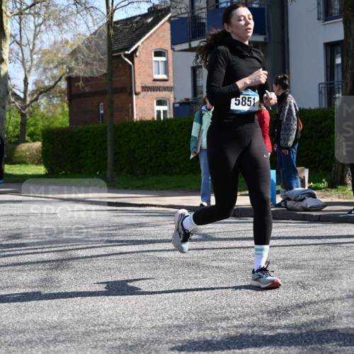 12.04.2026 - 45. Internationalen Wilhelmsburger Insellauf J. Mangold http://msf.ph/oto/9468477 12.04.2026 11:10:03 Ziel 3688, 4080, 3335, 3833, 4251, 3077, 5651, 5851, 2336, 2528, 3239, 2859, 2811, 2346, 2346, 3884, 3847, 3832, 2199, 3715, 2585, 4334, 3507 meine-sportfotos.de