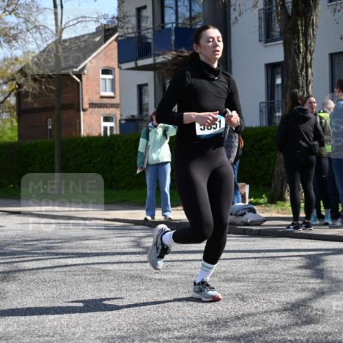 12.04.2026 - 45. Internationalen Wilhelmsburger Insellauf J. Mangold http://msf.ph/oto/9468479 12.04.2026 11:10:03 Ziel 3688, 4080, 3335, 3833, 4251, 3077, 5651, 5851, 2336, 2528, 3239, 2859, 2811, 2346, 2346, 3884, 3847, 3832, 2199, 3715, 2585, 4334, 3507 meine-sportfotos.de
