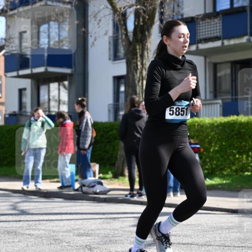 12.04.2026 - 45. Internationalen Wilhelmsburger Insellauf J. Mangold http://msf.ph/oto/9468485 12.04.2026 11:10:03 Ziel 3688, 4080, 3335, 3833, 4251, 3077, 5651, 5851, 2336, 2528, 3239, 2859, 2811, 2346, 2346, 3884, 3847, 3832, 2199, 3715, 2585, 4334, 3507 meine-sportfotos.de