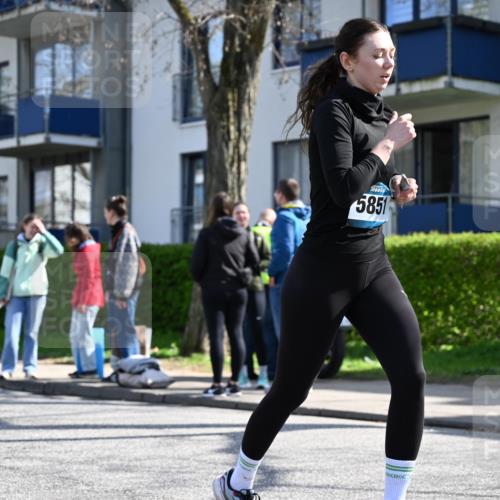 12.04.2026 - 45. Internationalen Wilhelmsburger Insellauf J. Mangold http://msf.ph/oto/9468486 12.04.2026 11:10:04 Ziel 4080, 3335, 3833, 4251, 3077, 5651, 5851, 2336, 2528, 3239, 2859, 2811, 2346, 3884, 3847, 3832, 2199, 3715, 2585, 4334, 3507 meine-sportfotos.de