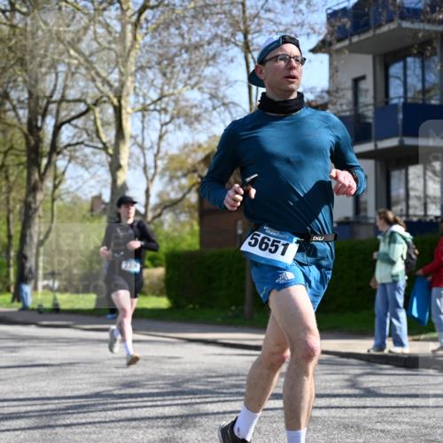 12.04.2026 - 45. Internationalen Wilhelmsburger Insellauf J. Mangold http://msf.ph/oto/9468501 12.04.2026 11:10:07 Ziel 4080, 3335, 3833, 4251, 3077, 5651, 5851, 2336, 2528, 3239, 2859, 2859, 2811, 2346, 3884, 3847, 3832, 3847, 3832, 2199, 3715, 2585, 4334, 3507, 3913, 2208, 2539, 2513, 2590, 2576 meine-sportfotos.de