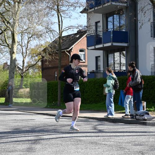 12.04.2026 - 45. Internationalen Wilhelmsburger Insellauf J. Mangold http://msf.ph/oto/9468507 12.04.2026 11:10:08 Ziel 4080, 3335, 3833, 4251, 3077, 5651, 5851, 2336, 2528, 3239, 2859, 2811, 2346, 3884, 3847, 3832, 2199, 3715, 2585, 4334, 3507, 3913, 2208, 2539, 2513, 2590, 2576 meine-sportfotos.de