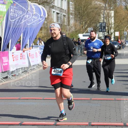 12.04.2026 - 45. Internationalen Wilhelmsburger Insellauf Strokosch-Dieckow http://msf.ph/oto/9468523 12.04.2026 11:20:24 Ziel 2318, 4058, 3707, 4446, 4165 meine-sportfotos.de