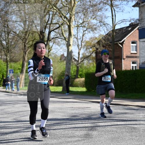 12.04.2026 - 45. Internationalen Wilhelmsburger Insellauf J. Mangold http://msf.ph/oto/9468524 12.04.2026 11:10:15 Ziel 3077, 5651, 5851, 2336, 2528, 3239, 2859, 2811, 2346, 2346, 3884, 3847, 3832, 2199, 3715, 2585, 4334, 3507, 3507, 3913, 2208, 2539, 2513, 2590, 2576 meine-sportfotos.de