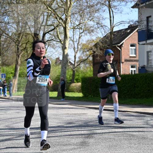 12.04.2026 - 45. Internationalen Wilhelmsburger Insellauf J. Mangold http://msf.ph/oto/9468525 12.04.2026 11:10:15 Ziel 3077, 5651, 5851, 2336, 2528, 3239, 2859, 2811, 2346, 2346, 3884, 3847, 3832, 2199, 3715, 2585, 4334, 3507, 3507, 3913, 2208, 2539, 2513, 2590, 2576 meine-sportfotos.de