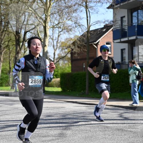 12.04.2026 - 45. Internationalen Wilhelmsburger Insellauf J. Mangold http://msf.ph/oto/9468529 12.04.2026 11:10:15 Ziel 3077, 5651, 5851, 2336, 2528, 3239, 2859, 2811, 2346, 2346, 3884, 3847, 3832, 2199, 3715, 2585, 4334, 3507, 3507, 3913, 2208, 2539, 2513, 2590, 2576 meine-sportfotos.de