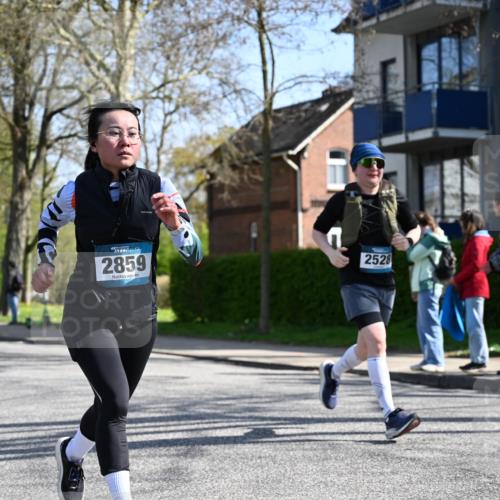 12.04.2026 - 45. Internationalen Wilhelmsburger Insellauf J. Mangold http://msf.ph/oto/9468532 12.04.2026 11:10:15 Ziel 3077, 5651, 5851, 2336, 2528, 3239, 2859, 2811, 2346, 2346, 3884, 3847, 3832, 2199, 3715, 2585, 4334, 3507, 3507, 3913, 2208, 2539, 2513, 2590, 2576 meine-sportfotos.de