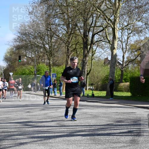 12.04.2026 - 45. Internationalen Wilhelmsburger Insellauf J. Mangold http://msf.ph/oto/9468551 12.04.2026 11:10:22 Ziel 2336, 2528, 3239, 2859, 2811, 2346, 3884, 3847, 3832, 2199, 3715, 2199, 3715, 2585, 4334, 3507, 3913, 2208, 2539, 2513, 2590, 2576 meine-sportfotos.de