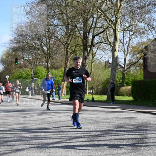 12.04.2026 - 45. Internationalen Wilhelmsburger Insellauf J. Mangold http://msf.ph/oto/9468555 12.04.2026 11:10:22 Ziel 2336, 2528, 3239, 2859, 2811, 2346, 3884, 3847, 3832, 2199, 3715, 2199, 3715, 2585, 4334, 3507, 3913, 2208, 2539, 2513, 2590, 2576 meine-sportfotos.de