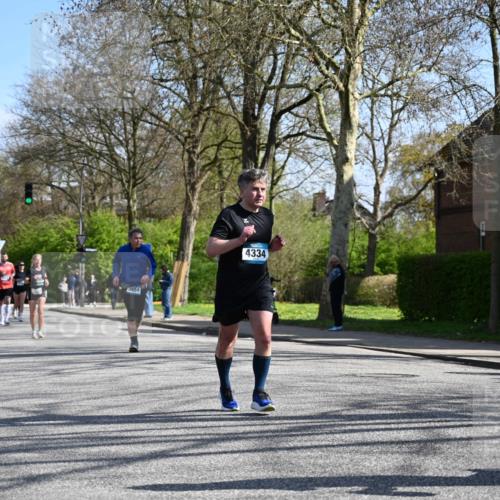 12.04.2026 - 45. Internationalen Wilhelmsburger Insellauf J. Mangold http://msf.ph/oto/9468559 12.04.2026 11:10:22 Ziel 2336, 2528, 3239, 2859, 2811, 2346, 3884, 3847, 3832, 2199, 3715, 2199, 3715, 2585, 4334, 3507, 3913, 2208, 2539, 2513, 2590, 2576 meine-sportfotos.de