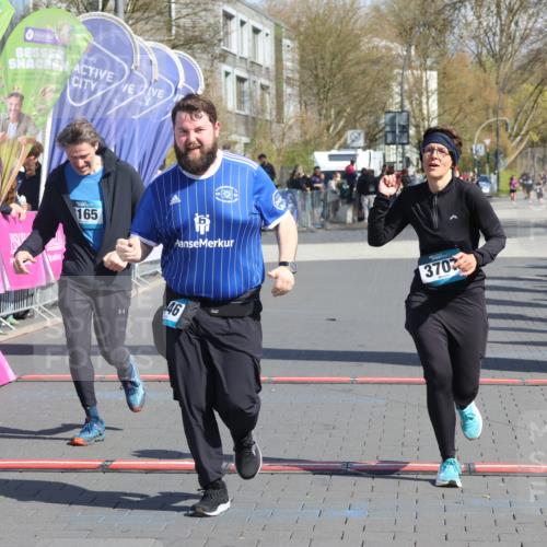12.04.2026 - 45. Internationalen Wilhelmsburger Insellauf Strokosch-Dieckow http://msf.ph/oto/9468560 12.04.2026 11:20:27 Ziel 4058, 3707, 4446, 4165 meine-sportfotos.de