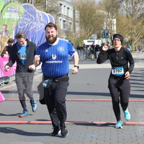 12.04.2026 - 45. Internationalen Wilhelmsburger Insellauf Strokosch-Dieckow http://msf.ph/oto/9468563 12.04.2026 11:20:27 Ziel 4058, 3707, 4446, 4165 meine-sportfotos.de