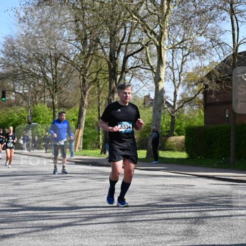 12.04.2026 - 45. Internationalen Wilhelmsburger Insellauf J. Mangold http://msf.ph/oto/9468564 12.04.2026 11:10:23 Ziel 2336, 2528, 3239, 2859, 2811, 2346, 3884, 3847, 3832, 2199, 3715, 2585, 4334, 2585, 4334, 3507, 3913, 2208, 2539, 2513, 2590, 2576 meine-sportfotos.de