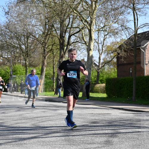 12.04.2026 - 45. Internationalen Wilhelmsburger Insellauf J. Mangold http://msf.ph/oto/9468567 12.04.2026 11:10:23 Ziel 2336, 2528, 3239, 2859, 2811, 2346, 3884, 3847, 3832, 2199, 3715, 2585, 4334, 2585, 4334, 3507, 3913, 2208, 2539, 2513, 2590, 2576 meine-sportfotos.de
