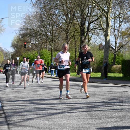 12.04.2026 - 45. Internationalen Wilhelmsburger Insellauf J. Mangold http://msf.ph/oto/9468571 12.04.2026 11:10:28 Ziel 3239, 2859, 2811, 2346, 3884, 3847, 3832, 2199, 3715, 2585, 4334, 3507, 3913, 2208, 2539, 2513, 2590, 2576, 2320, 5616, 2548 meine-sportfotos.de