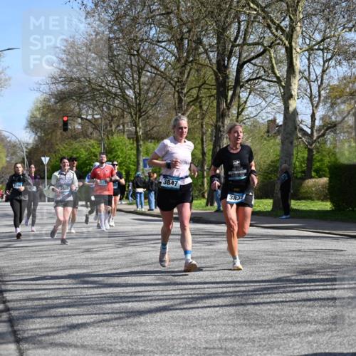 12.04.2026 - 45. Internationalen Wilhelmsburger Insellauf J. Mangold http://msf.ph/oto/9468572 12.04.2026 11:10:28 Ziel 3239, 2859, 2811, 2346, 3884, 3847, 3832, 2199, 3715, 2585, 4334, 3507, 3913, 2208, 2539, 2513, 2590, 2576, 2320, 5616, 2548 meine-sportfotos.de