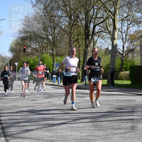 12.04.2026 - 45. Internationalen Wilhelmsburger Insellauf J. Mangold http://msf.ph/oto/9468574 12.04.2026 11:10:28 Ziel 3239, 2859, 2811, 2346, 3884, 3847, 3832, 2199, 3715, 2585, 4334, 3507, 3913, 2208, 2539, 2513, 2590, 2576, 2320, 5616, 2548 meine-sportfotos.de