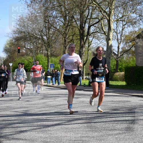 12.04.2026 - 45. Internationalen Wilhelmsburger Insellauf J. Mangold http://msf.ph/oto/9468578 12.04.2026 11:10:28 Ziel 3239, 2859, 2811, 2346, 3884, 3847, 3832, 2199, 3715, 2585, 4334, 3507, 3913, 2208, 2539, 2513, 2590, 2576, 2320, 5616, 2548 meine-sportfotos.de