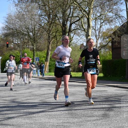 12.04.2026 - 45. Internationalen Wilhelmsburger Insellauf J. Mangold http://msf.ph/oto/9468584 12.04.2026 11:10:28 Ziel 3239, 2859, 2811, 2346, 3884, 3847, 3832, 2199, 3715, 2585, 4334, 3507, 3913, 2208, 2539, 2513, 2590, 2576, 2320, 5616, 2548 meine-sportfotos.de