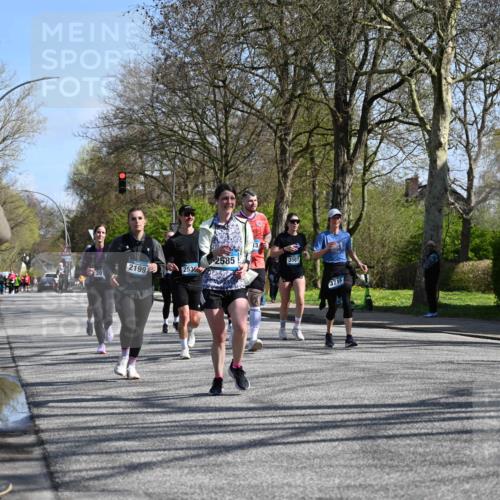 12.04.2026 - 45. Internationalen Wilhelmsburger Insellauf J. Mangold http://msf.ph/oto/9468601 12.04.2026 11:10:30 Ziel 3239, 2859, 2811, 2346, 3884, 3847, 3832, 2199, 3715, 2585, 4334, 3507, 3913, 2208, 2539, 2513, 2539, 2513, 2590, 2576, 2320, 5616, 2548 meine-sportfotos.de