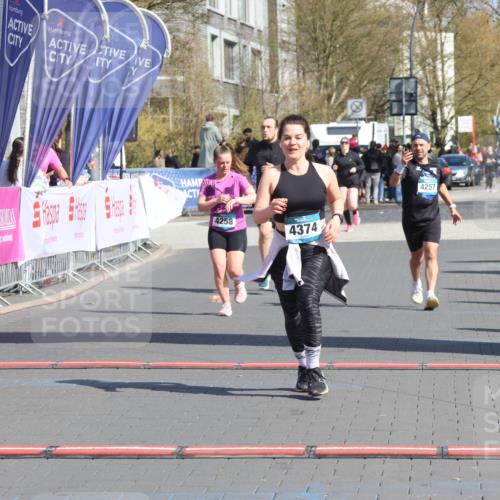 12.04.2026 - 45. Internationalen Wilhelmsburger Insellauf Strokosch-Dieckow http://msf.ph/oto/9468615 12.04.2026 11:21:01 Ziel 4374, 4258, 4257 meine-sportfotos.de