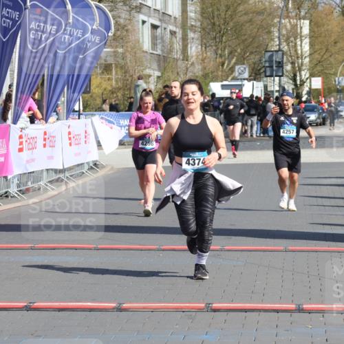 12.04.2026 - 45. Internationalen Wilhelmsburger Insellauf Strokosch-Dieckow http://msf.ph/oto/9468627 12.04.2026 11:21:02 Ziel 4374, 4258, 4257, 5471 meine-sportfotos.de