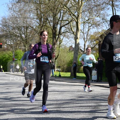 12.04.2026 - 45. Internationalen Wilhelmsburger Insellauf J. Mangold http://msf.ph/oto/9468637 12.04.2026 11:10:34 Ziel 2811, 2346, 3884, 3847, 3832, 2199, 3715, 2585, 4334, 3507, 3913, 2208, 2539, 2513, 2590, 2576, 2320, 5616, 2548 meine-sportfotos.de