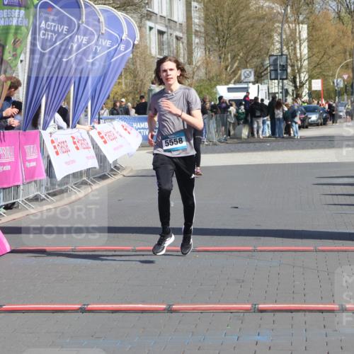 12.04.2026 - 45. Internationalen Wilhelmsburger Insellauf Strokosch-Dieckow http://msf.ph/oto/9468720 12.04.2026 11:21:26 Ziel 5558 meine-sportfotos.de