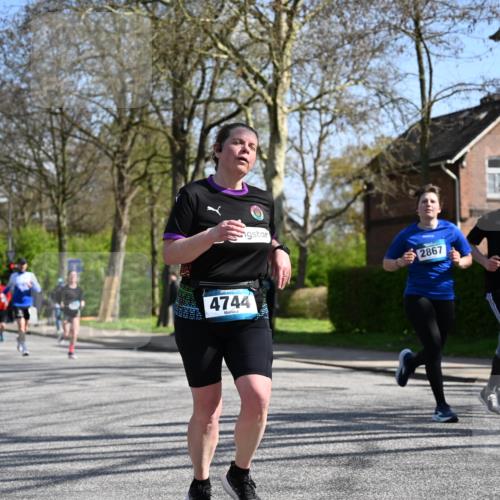 12.04.2026 - 45. Internationalen Wilhelmsburger Insellauf J. Mangold http://msf.ph/oto/9468731 12.04.2026 11:11:19 Ziel 2673, 2326, 4633, 2867, 3658, 2868, 3758, 4252, 4744, 4430, 2644, 3112, 2725, 2770, 3029, 3028, 3751, 4920, 3046 meine-sportfotos.de