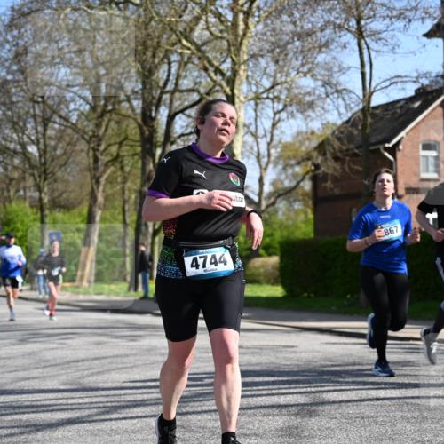 12.04.2026 - 45. Internationalen Wilhelmsburger Insellauf J. Mangold http://msf.ph/oto/9468732 12.04.2026 11:11:19 Ziel 2673, 2326, 4633, 2867, 3658, 2868, 3758, 4252, 4744, 4430, 2644, 3112, 2725, 2770, 3029, 3028, 3751, 4920, 3046 meine-sportfotos.de
