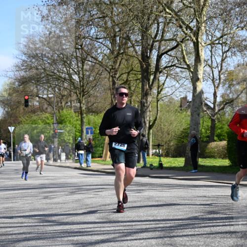12.04.2026 - 45. Internationalen Wilhelmsburger Insellauf J. Mangold http://msf.ph/oto/9468740 12.04.2026 11:11:28 Ziel 2867, 3658, 2868, 3758, 4252, 4744, 4430, 2644, 3112, 2725, 2770, 3029, 3028, 3751, 4920, 4920, 3046, 2817, 2916 meine-sportfotos.de