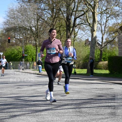 12.04.2026 - 45. Internationalen Wilhelmsburger Insellauf J. Mangold http://msf.ph/oto/9468757 12.04.2026 11:11:34 Ziel 3758, 4252, 4744, 4430, 2644, 3112, 2725, 2770, 3029, 3028, 3751, 4920, 3046, 2817, 2916, 4971, 2489, 3844 meine-sportfotos.de