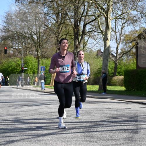 12.04.2026 - 45. Internationalen Wilhelmsburger Insellauf J. Mangold http://msf.ph/oto/9468760 12.04.2026 11:11:34 Ziel 3758, 4252, 4744, 4430, 2644, 3112, 2725, 2770, 3029, 3028, 3751, 4920, 3046, 2817, 2916, 4971, 2489, 3844 meine-sportfotos.de