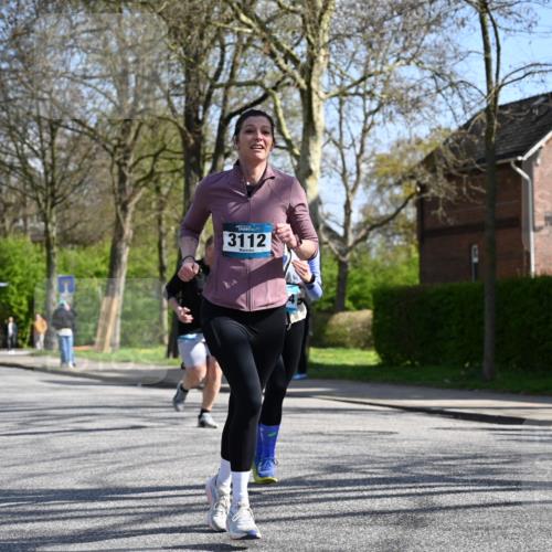 12.04.2026 - 45. Internationalen Wilhelmsburger Insellauf J. Mangold http://msf.ph/oto/9468769 12.04.2026 11:11:35 Ziel 3758, 4252, 4744, 4430, 2644, 3112, 2725, 2770, 3029, 3028, 3751, 4920, 3046, 2817, 2916, 4971, 2489, 3844, 5741 meine-sportfotos.de
