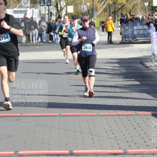 12.04.2026 - 45. Internationalen Wilhelmsburger Insellauf Strokosch-Dieckow http://msf.ph/oto/9468799 12.04.2026 11:21:48 Ziel 3808 meine-sportfotos.de