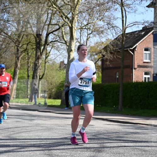12.04.2026 - 45. Internationalen Wilhelmsburger Insellauf J. Mangold http://msf.ph/oto/9468800 12.04.2026 11:11:50 Ziel 3112, 2725, 2770, 3029, 3028, 3751, 4920, 3046, 2817, 2916, 4971, 2489, 3844, 5741, 2668, 2816, 2918, 3589, 2135 meine-sportfotos.de