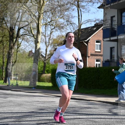 12.04.2026 - 45. Internationalen Wilhelmsburger Insellauf J. Mangold http://msf.ph/oto/9468805 12.04.2026 11:11:50 Ziel 3112, 2725, 2770, 3029, 3028, 3751, 4920, 3046, 2817, 2916, 4971, 2489, 3844, 5741, 2668, 2816, 2918, 3589, 2135 meine-sportfotos.de