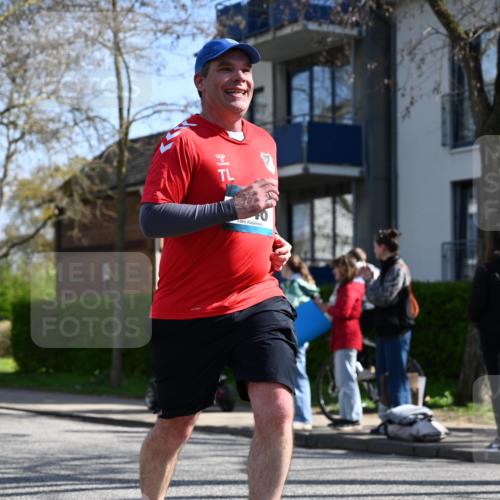 12.04.2026 - 45. Internationalen Wilhelmsburger Insellauf J. Mangold http://msf.ph/oto/9468818 12.04.2026 11:11:53 Ziel 3029, 3028, 3751, 4920, 3046, 2817, 2916, 4971, 2489, 3844, 5741, 2668, 2816, 2918, 3589, 3589, 2135 meine-sportfotos.de