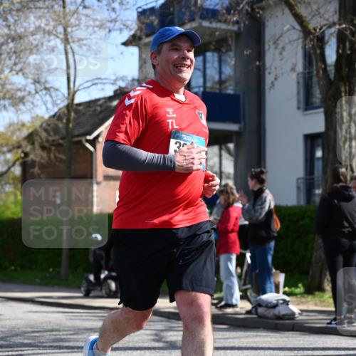 12.04.2026 - 45. Internationalen Wilhelmsburger Insellauf J. Mangold http://msf.ph/oto/9468819 12.04.2026 11:11:53 Ziel 3029, 3028, 3751, 4920, 3046, 2817, 2916, 4971, 2489, 3844, 5741, 2668, 2816, 2918, 3589, 3589, 2135 meine-sportfotos.de