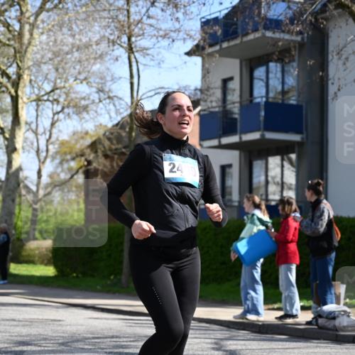 12.04.2026 - 45. Internationalen Wilhelmsburger Insellauf J. Mangold http://msf.ph/oto/9468868 12.04.2026 11:12:03 Ziel 4920, 3046, 2817, 2916, 4971, 2489, 3844, 5741, 2668, 2816, 2816, 2918, 3589, 2135, 2435, 3517, 2739, 3003, 2753 meine-sportfotos.de