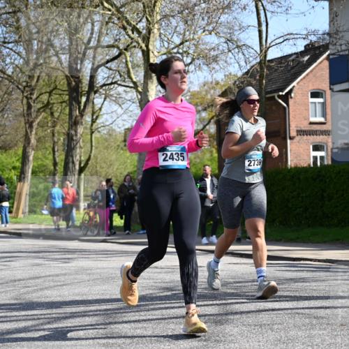12.04.2026 - 45. Internationalen Wilhelmsburger Insellauf J. Mangold http://msf.ph/oto/9468937 12.04.2026 11:12:28 Ziel 2816, 2918, 3589, 2135, 2435, 3517, 2739, 3003, 2753, 2272, 2272, 3718, 3405 meine-sportfotos.de