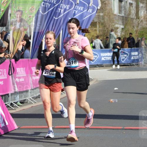 12.04.2026 - 45. Internationalen Wilhelmsburger Insellauf Strokosch-Dieckow http://msf.ph/oto/9468950 12.04.2026 11:22:08 Ziel 2518, 2108, 2492, 2466 meine-sportfotos.de