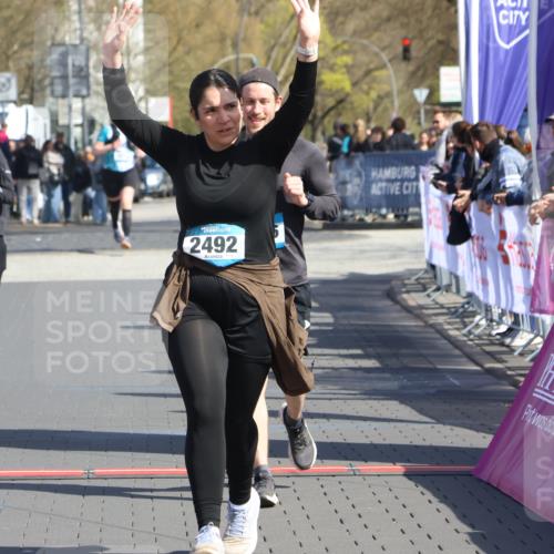 12.04.2026 - 45. Internationalen Wilhelmsburger Insellauf Strokosch-Dieckow http://msf.ph/oto/9468994 12.04.2026 11:22:10 Ziel 2518, 2108, 2492, 2466, 4699 meine-sportfotos.de